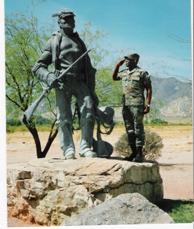 Al satutes Buffalo Soldier at Fort Huachucha