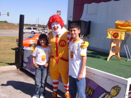Stevie & Jordy with Ronald.
