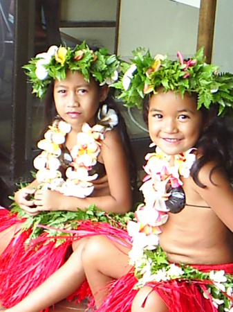 Tahitian little girls