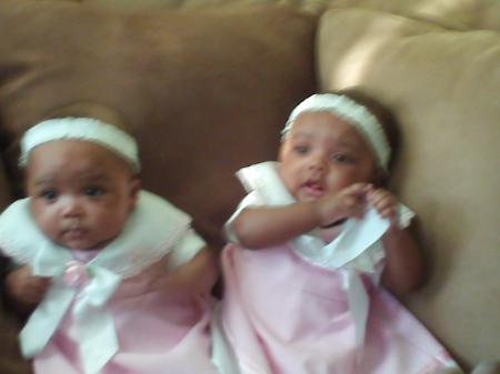 Twins Zada and Zoe