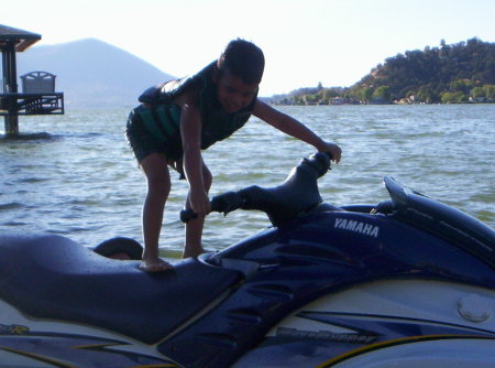 HAYDEN LEARNING TO RIDE THE JET SKI