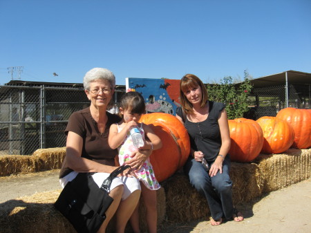 Fall 2008, Gina with granddaugther and daugthe