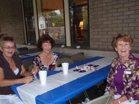 Starlene Davis, her sister and Karen Shelton