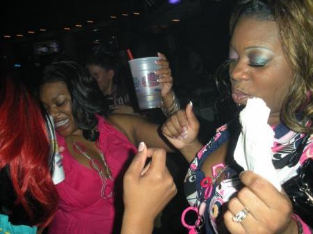 Sheena, Tiff n Trell gettin into the groove