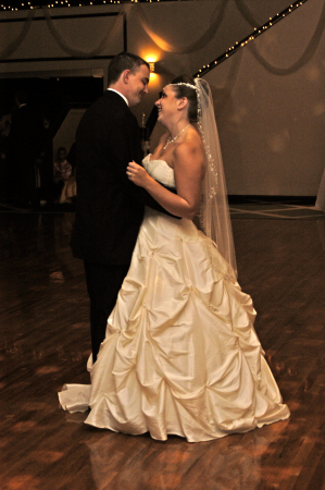 Andrew and Andrea's first dance