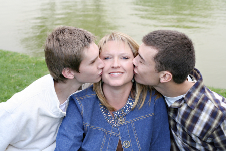 Awh.. they love their Mom!