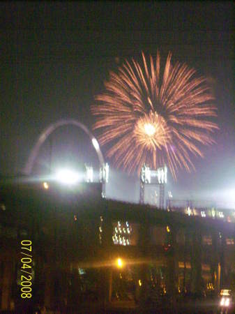 FIREWORKS IN ST LOUIS OVER ARCH