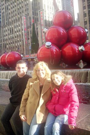 Donnie, Lisa, Jessica - NYC - Dec. 09