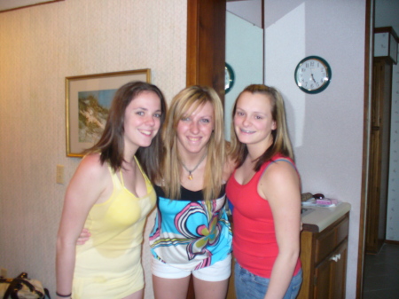 MANDY LEIGH & HER COUSINS AT MYRTLE BEACH 2008