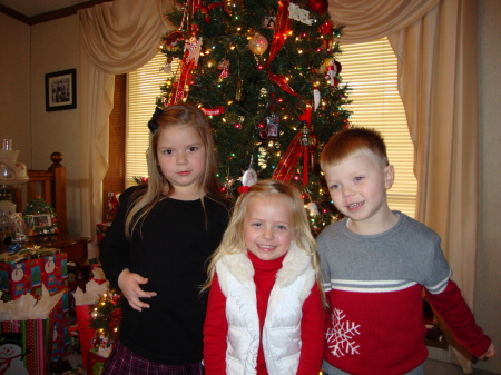 Kaylee, Lily, and Jordan Christmas 2009