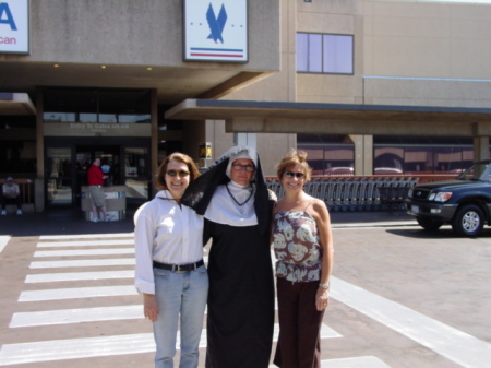 Mary, Deb & Nun at DFW airport