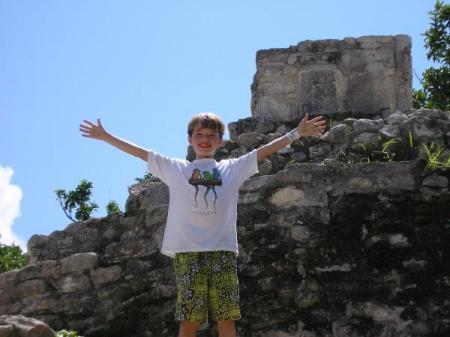 Jonah at the ruins