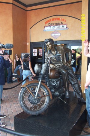 Elvis statue at Daytona