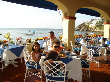 Dad & Kids - Puerto Villarta Mexico