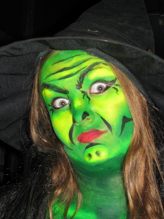 Wicked Witch of the West flies into Musikfest