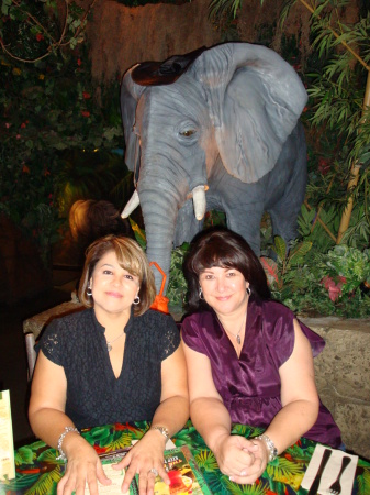 Lisa and Loree at Rainforest Cafe
