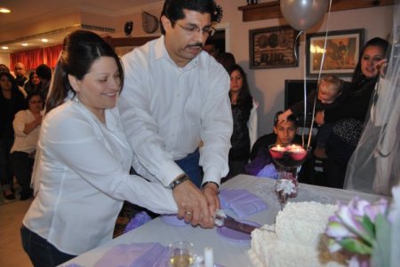 Cutting the wedding cake