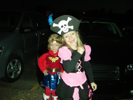 Layni and Rylee, Halloween 2008