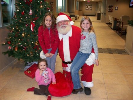 Haylee, Lora & Aj Spinabella (Dec. 2009)