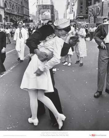 Vj_day_kiss