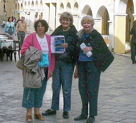 Vel, Gerrie & Jane in Corfu 10/2009