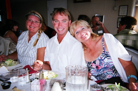 ROBERT WITH SISTERS SAMANTHA AND VICKY