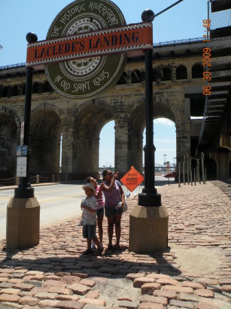 the kids at the arch