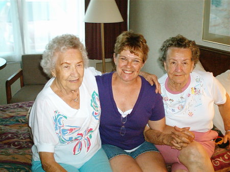 June with Aunt Lois and Aunt Lucy(Great Aunts