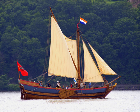 Onrust, returning up the Hudson, to the Mohawk