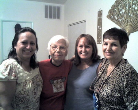 kim, grandma , sheree , mom  10-31-2008