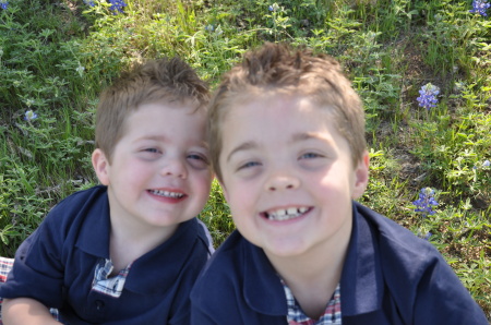 Isaiah & Aden 3-2009 Bluebonnets