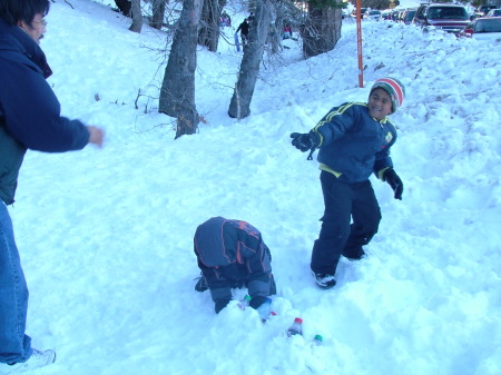 Snow Ball Fight !