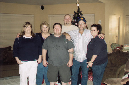 The completefamily at Christmas 2009 .