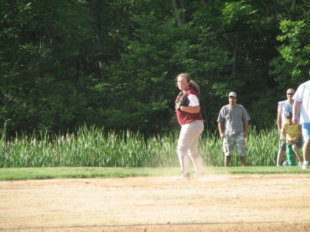 Ashlen Johnston playing softball