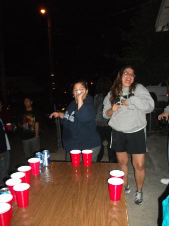 BEER PONG