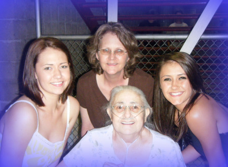 Mom,Jeannie,KD,&Laura