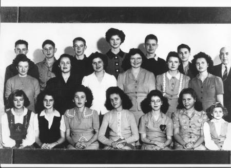 Isabel in the Freshman Class, 1944