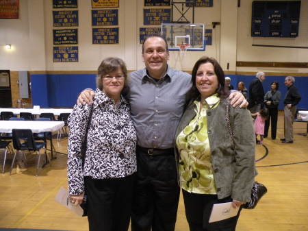 joe  with  lovely  ladies  nancy & marie