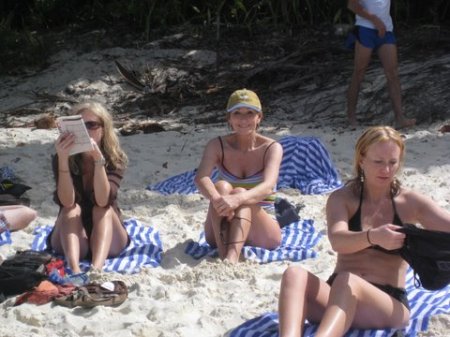 BARBARA AND DAUGHTERS ON ARUBA