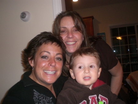 Me, Sis and Nephew at Thanksgiving '08