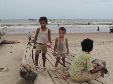 2 boys at the Bay of Bengal