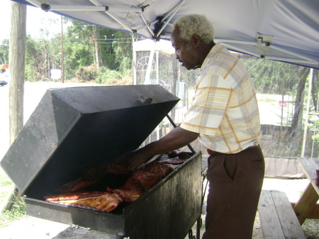 Walter Gene, "The Moving Man" Hewell on BBQ