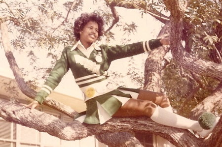 1975-76 Cheerleader!