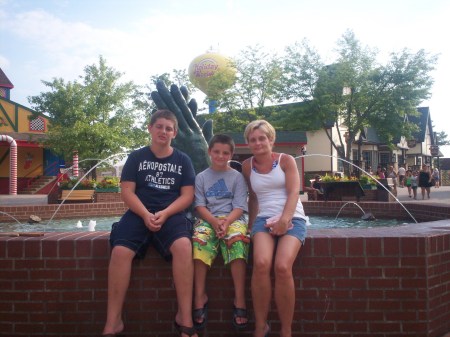 Holiday World 2009 Me and the two boys