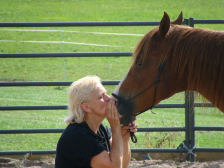 Dakota loves kisses