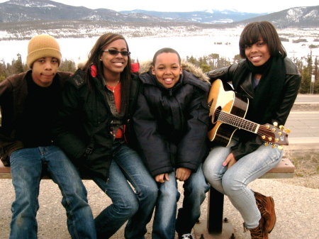 Kids on a road trip from new york to Las Vegas