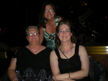 Mary, Kellye & Mom