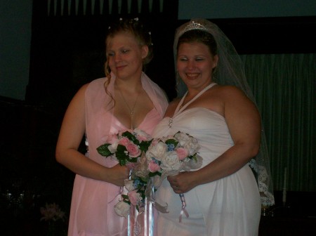 Brianna *pink* &, Tiffany *the bride*