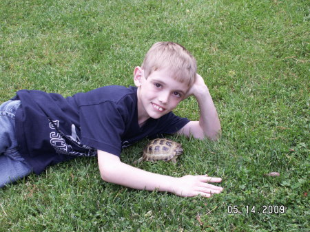 quinn posing with his turtle speedy