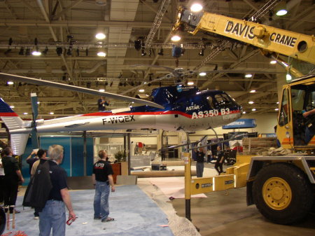 First helicopter to land on top of Mt Everest